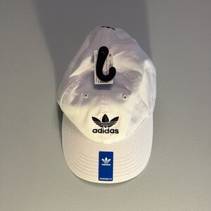 NWT Addidas Women Originals Relaxed Strapback White Baseball Hat